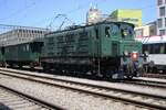 Uitzicht van Frog op SBB Historic 10664 met extra trein staand op station Brugg AG op zondag 24 mei 2026.