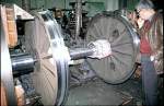 Preparing the tread of a driving wheel of Ae 4/7, at railshop (Ausbesserungswerk) Zrich at open day, Otober 25th, 1980.