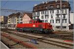 The Aem 940 017 is in diesel mode in Renens VD, so the pantograph is also lowered.