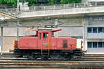 Electric shunter 16458 pauses at Bern on 23 September 2010.