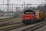 SBB 923 015 stands at Payerne on 31 December 2024.