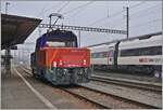 The SBB Cargo Eem 923 021-0 waits in Oensingen for its next assignment.