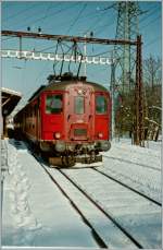 The SBB Re 4/4 I 10016 in Puidoux-Chexbres. 
04.01.1995/scanned negative