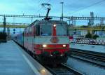 SBB Re 4/4 II in  Swiss-Express  colours in Zrich HB.