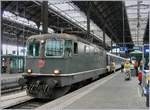 The SBB Re 4/4 II 1161 with a RE to Zofingen in the Basel SBB Station.