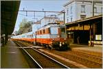The Swiss-Express SBB Re 4/4 II 11113 with his IC 121 from Genève to St. Gallen in Aarau.

30.09.1984
