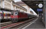 The SBB Re 4/4 11121 (91 85 4 420 121-6 CH-SBB) with a Special Sercie in Lausanne.
