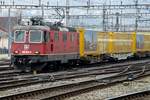 On 24 March 2017 SBB 420 285 hauls a Postal parcels train through Olten.