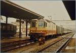 The SBB Re 4/4 II 11250 is arriving with a fest service at the Delémnt Station.