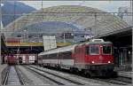 Re 4/4 II 11116 is waiting for the departure to St Gallen at the station od Chur on December 25th, 2009.