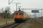 Re 4/4 II 11320 push the cargo train (on the front is the ex DB Cargo Sprinter).