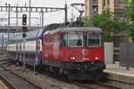 SBB LION 420 213 quits Zürich HB with a peak hour service on 19 May 2023.