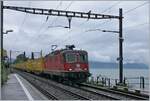 The SBB Re 4/4 II 11263 (Re 420 263-6) in St Saphorin on the way to Daillens.