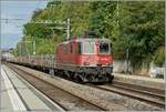 The SBB Re 4/4 II 11283 (Re 420 283-4) with a Cargo Train by Burier on the way to Villeneue.

07.09.2022