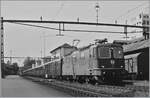 A typical Jura-Südfuss express train from the mid-80s with the Re 4/4 II 11305 stopping in Aarau.

Sept. 30, 1984