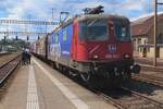Block train hauled by SNN Cargo 420 253 passes through Burgdorf on 17 May 2025.
