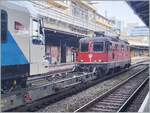 A passenger SBB Re 4/4 II in Lausanne is not an everyday sight, so I'm happy to photograph SBB Re 4/4 II 11193 (UIC 91 85 4420 193-5 CH-SBB) here, but the interesting thing is the SNCF logo on the left edge of the picture... October 29, 2025 A passenger SBB Re 4/4 II in Lausanne is not an everyday sight, so I'm happy to photograph SBB Re 4/4 II 11193 (UIC 91 85 4420 193-5 CH-SBB) here, but the interesting thing is the SNCF logo on the left edge of the picture... October 29, 2025