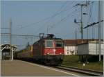SBB Re 4/4 II 11272 with a Mail-Train in Chavornay.
31.10.2011 