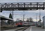The SBB Re 421 383-1 with an EC to München is arriving at Lindau.
16.03.2018
