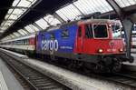 SBB 421 392 stands ready for departure at Zürich Hb with an IC/EC to Singen on 26 May 2019.