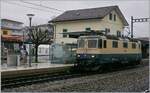 The IRSI/IGE  Rheingold  Re 4/4 II 11387 (Re 421 387-2) has arrived in Gland as a locomotive-hauled train coming from Morges, where it will take over its freight train to Apples.

February 22, 2024
