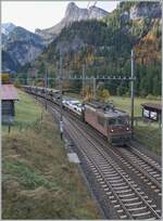 The BLS Re 4/4 193 wiht his Auto-Service is arriving at Kandersteg.

11.10.2022
