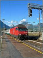 The SBB Re 460 wiht his EC to Milan is arriving at Domodossola.