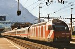 SBB 460 005 calls at Arth-Goldau on 19 June 2001.