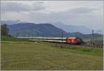 A SBB Re 460 with his IR15 from Luzern to Geneva Airport by Oron. 

22. Okt. 2020