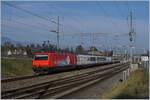 The SBB Re 460 058-1 „Circus Knie“ with an IR on the way to Lausanne in Coppet.