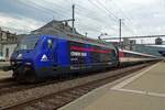On 25 May 2019 advertiser SBB 460 031 stands in Brugg AG. This IC will take the Gotthard NEAT tunnel between Altdorf and Airolo before continuing via the old Gothard line. THe Ceneri tunnel will be ready one year later.
