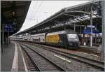The SBB Re 460 028 (Re 460 91 85 4 460 028-4 CH-SBB) sports the attractive advertising livery 'Swiss Hiking Trails,' although the locomotive probably looks even better with the yellow front. After having already photographed the locomotive on the tri ...