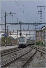 The BLS Re 465 008-1 with his RE Neuchâtel - Bern in Neuchâtel.