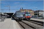 The BLS Re 465 006 with his RE from La Chaux-de-Fonds to Bern by his stop in Neuchâtel.