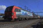 SBBCI 193 470 pasa por Pratteln y es fotografiado en un punto de vista localmente conocido el 13 de febrero de 2024.