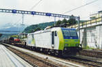 Open door policy with the BLS? No, just a crew change with 485 009 at Spiez on 6 June 2009.