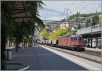 A Re 6/6 with a Crgo train in Montreux.
17.05.2016