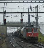 SBB Cargo Re 6/6 with a cargo train in Auvernier.