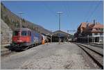 The SBB Re 6/6 11615 (Re 620 015-8) Kloten with his Carog Train is arring at the Vallorbe Station.