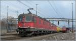 SBB Re 6/6 and Re 4/4 with a cargo mail train in Rotkreuz. 19.03.2008