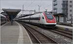 An SBB ICN RABe 500 has arrived in Geneva coming from Rorschach and will shortly continue to Geneva Airport. 

March 4, 2024