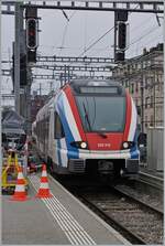 The SBB RABe 522 213 arrives at Genève station as RL 5. Clearly visible are the  classic  light signals, which will soon be replaced. Also worth noting: the SBB LEX 522 213 was only subsequently converted to the  LEX  variant from a  normal  RABe 522.

March 4, 2024