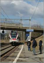 Waiting of the train to Lausanne; the Flirt 523 031 is approaching the Vufflens la Ville Station.