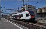 The SBB RABe 523 024 ist arriving at Lausanne.