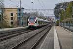 A SBB RABe 523 is leaving the Grenchen Süd Station on the way to Bie/Bienne. 

18.04.2021