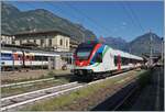 TILO Flirts RABe 524 have been part of everyday operations on Treniatlia and Trenord lines for several years. But a TILO Flirt in Piedmont, more specifically in Domodossola, is a rarity. The SBB TILO RABe 524 102 (UIC 94 85 0 524 012-7 CH-FFS) now enters the DC section of Domodossola station with one pantograph raised. The train appears to be on test run. August 22, 2025