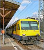 The  Train des Vignes  / Vineyard train is waiting in Puidoux-Chexbres on his departur time.
28.03.2006