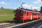 Ex-SZU 92 (576 092) quits Sümiswald-Grünen with an extra train on 18 May 2025.