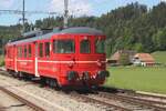 Ex-SZU 92 (576 092) quits Sümiswald-Grünen with an extra train on 18 May 2025.