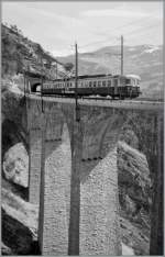 A BLS ABDe 4/8 with Bt on the Luegelkinn Viaduct.